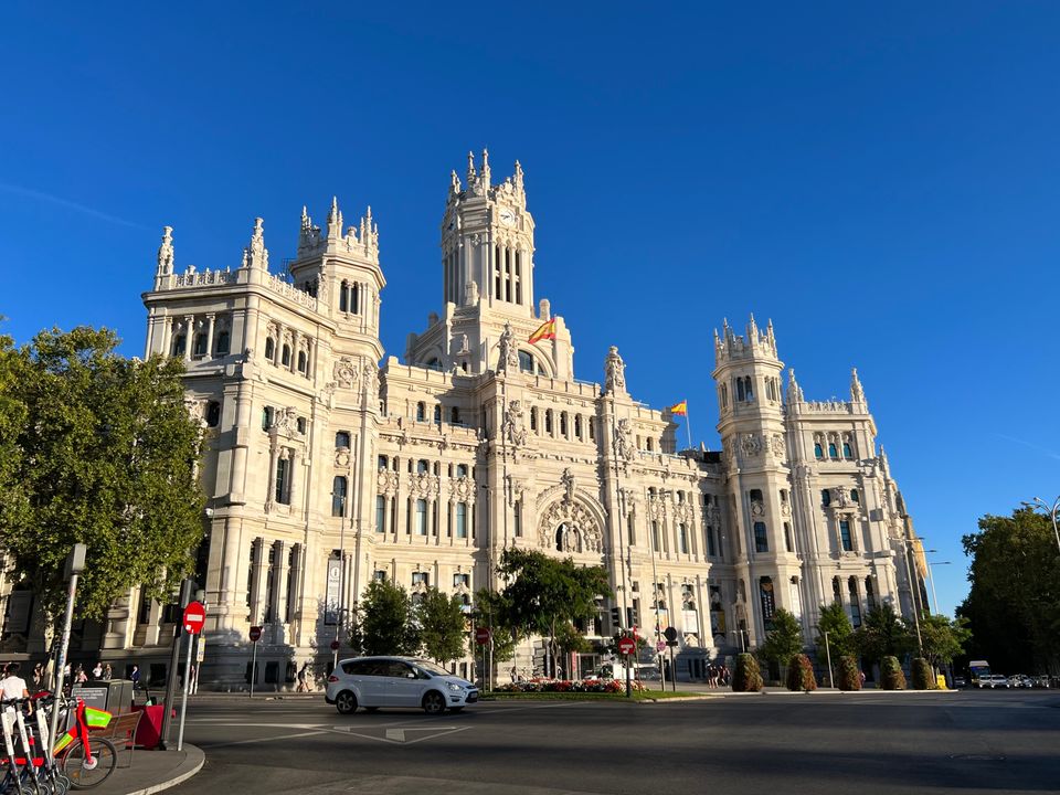 Spanish, Strangers, and Movie Sets – Reflections on a first day in Madrid